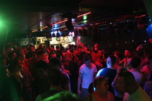 A Morrison's 2 bocsánatot kér, és várja a menekülteket