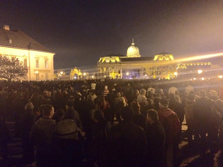 Illustration for article titled Áder János, gyere ki! (és közben vége lett a tüntetésnek)