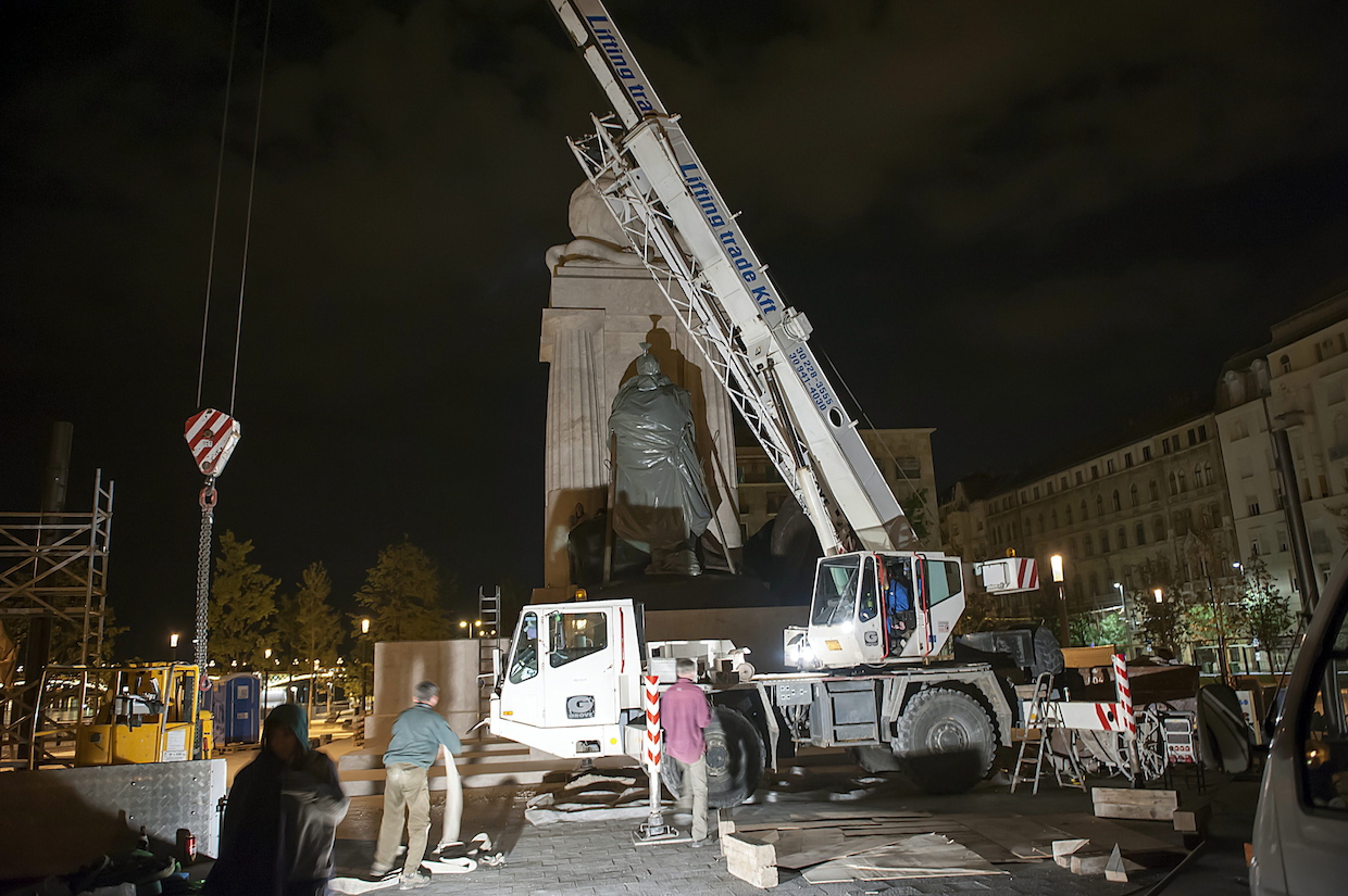 Az éj leple alatt talpra állították Tisza Istvánt