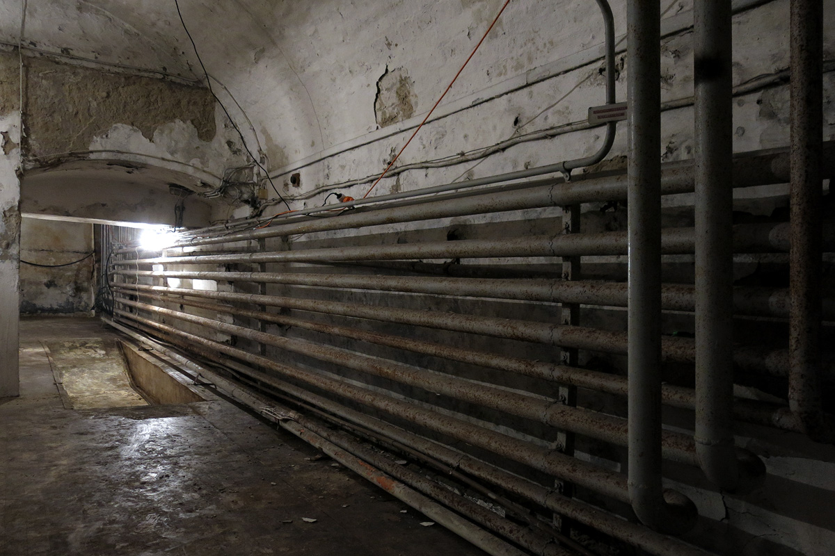 Illustration for article titled Ebbe az Andrássy úti bérpalotába költözik a Cink