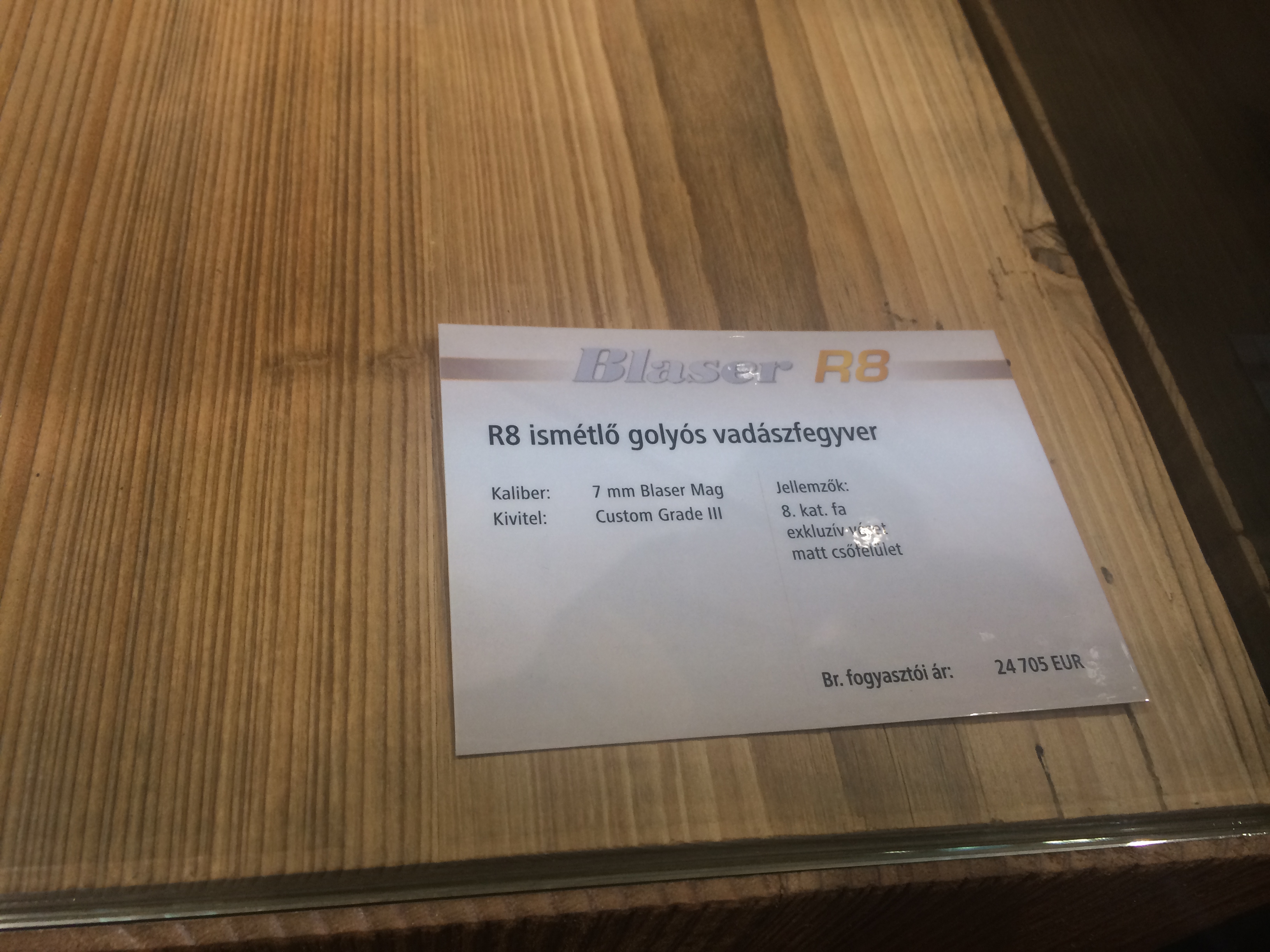 Illustration for article titled Így buliznak döglött állatokkal az ország legidiótábban öltözött emberei