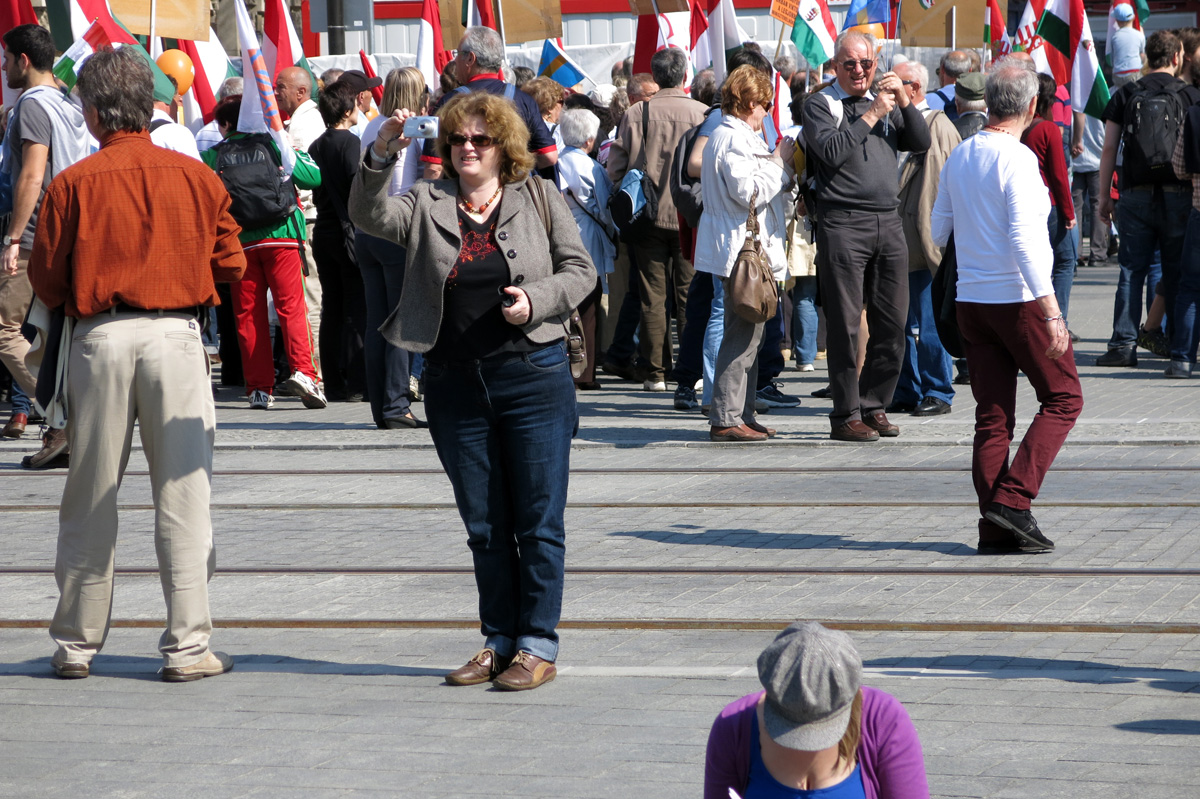 Illustration for article titled Harcba boldog jövőért megyünk – képeink a Második Békemenetről