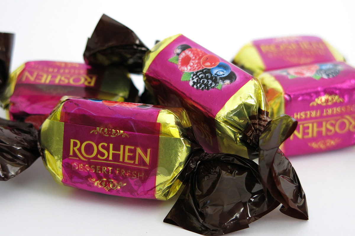 Illustration for article titled Petro Porosenko megvette a Cink szerkesztőségét fél kiló bonbonnal