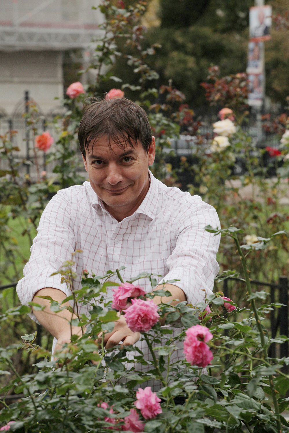 Illustration for article titled Direktben kampányol egy pap az erzsébetvárosi Fidesznek