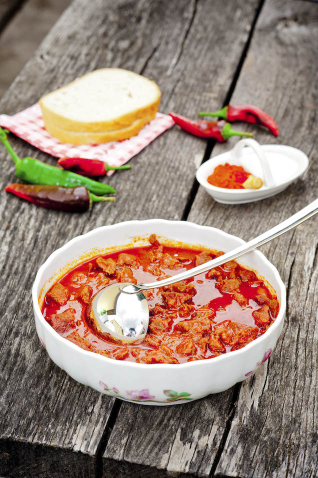 Mit nevezünk pörköltnek?