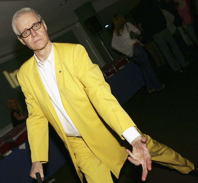 Meghalt az ember, aki feltalálta a koncertes öngyújtózást