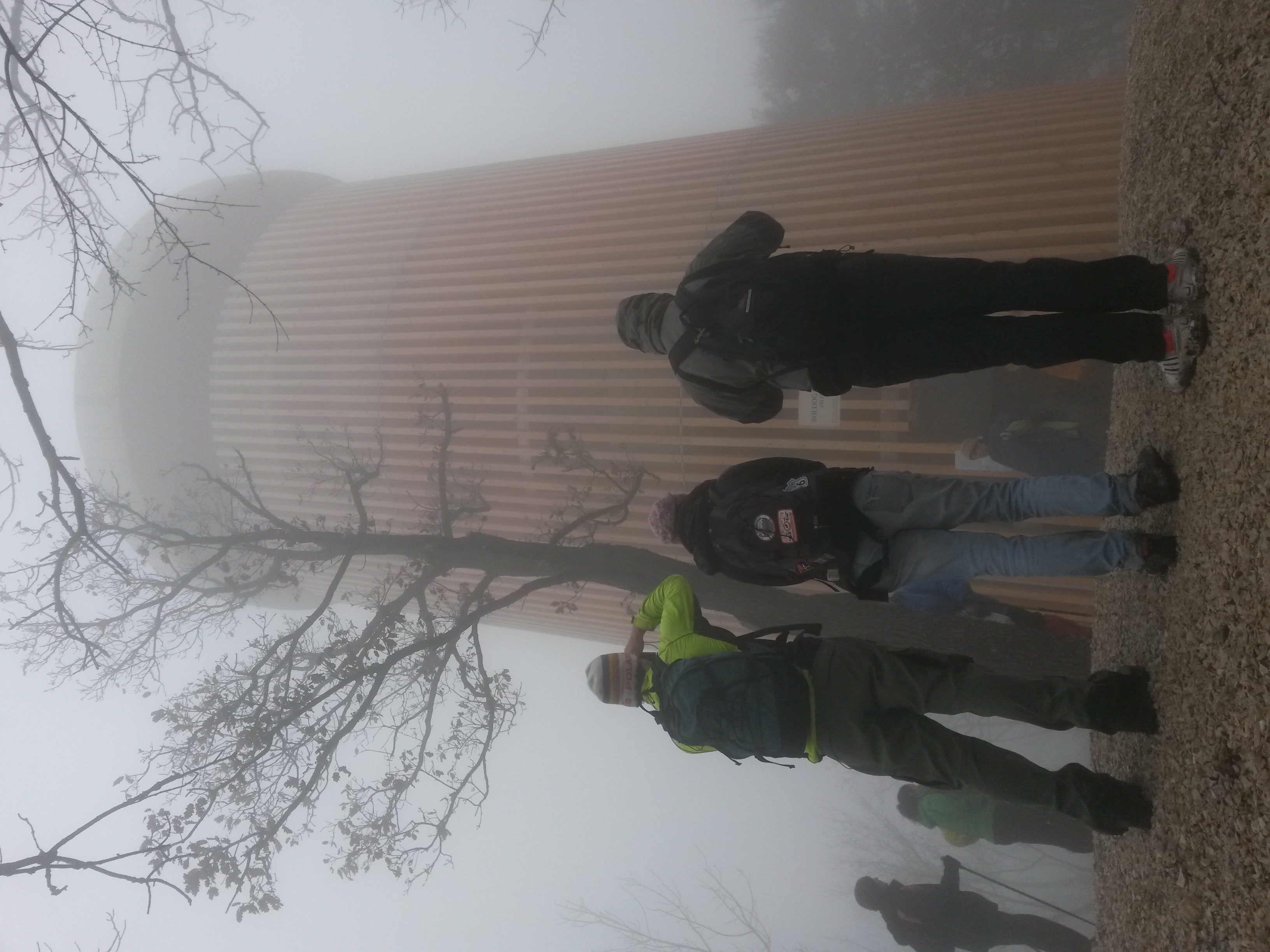 Illustration for article titled Kísérteties katonai bázisra bukkantunk a Pilisben