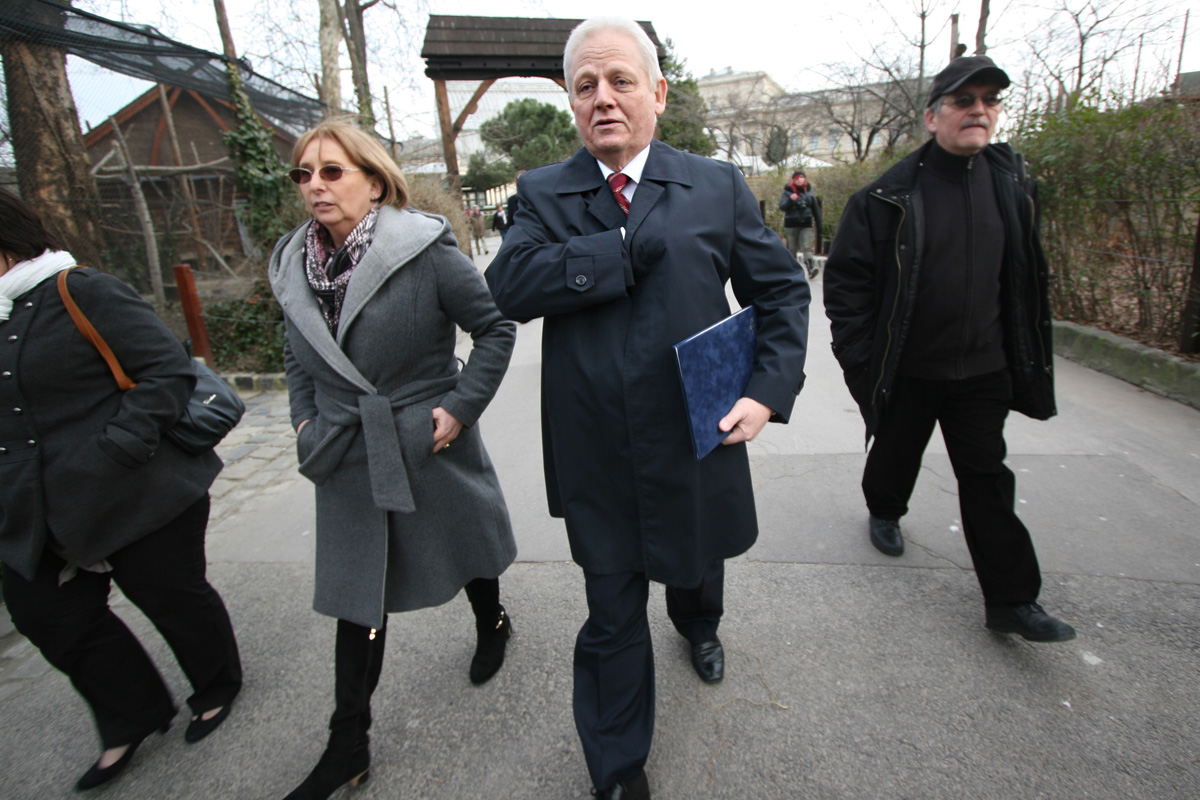 Illustration for article titled Hogy nyomult rá L. Simon László a koalára