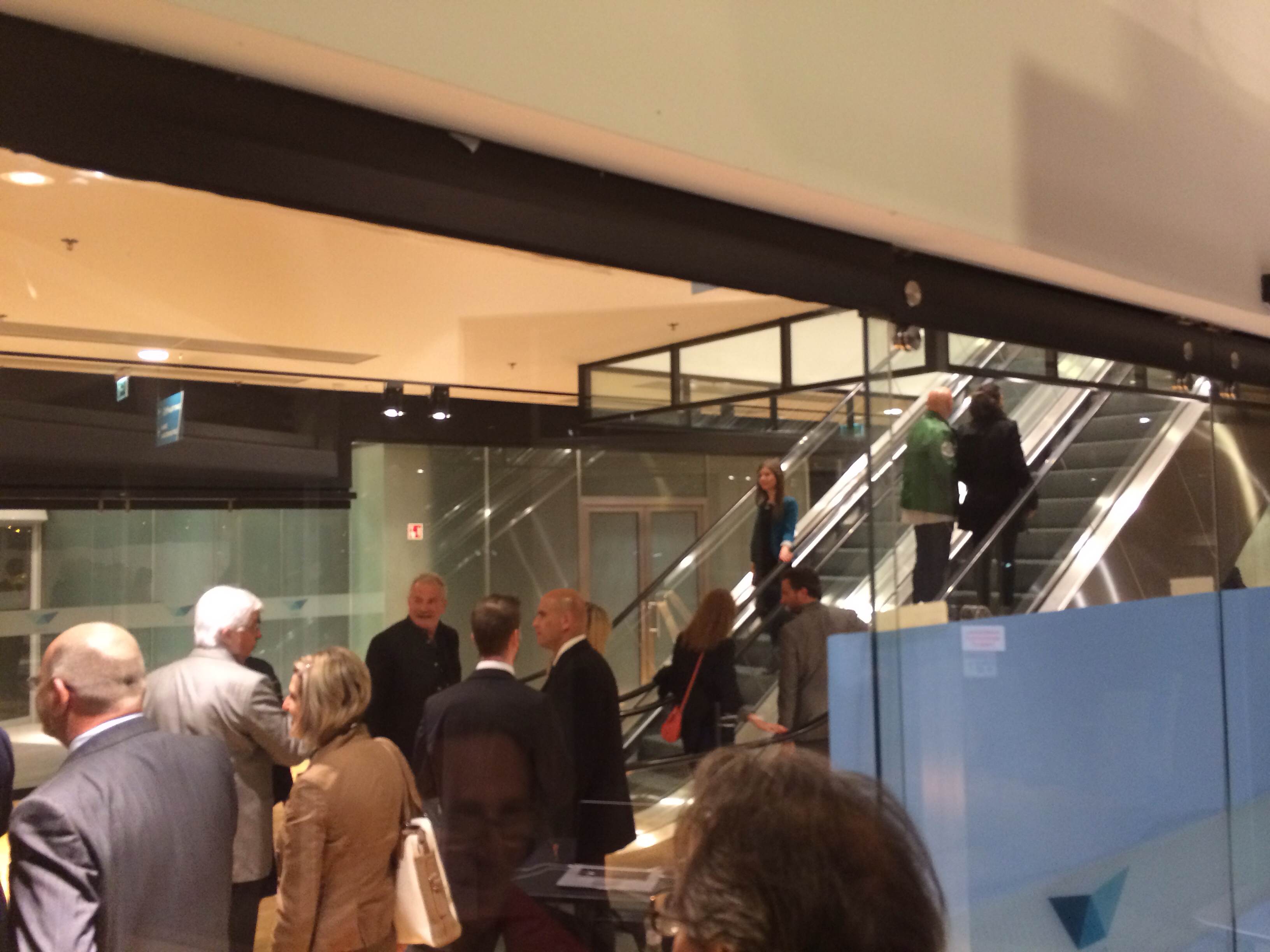 Illustration for article titled Billeg a Fidesz-kétharmad, bejut az LMP (percről percre)