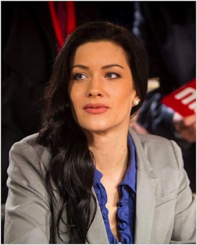 Illustration for article titled Sör, pina, sminktükör: így küzdenek a pártok az EFOTT-on a fiatalokért