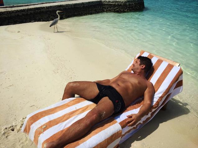 Hajdú Péter azzal fenyegetőzik, hogy nem posztol több nyaralási fotót