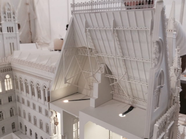 Illustration for article titled Tátva maradt a szám az Országházról készült csodamakett láttán