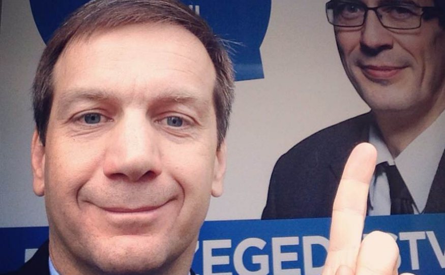 Bámuljuk együtt Bajnai Gordon első selfie-jét!