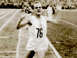 Illustration for article titled Vajon Usain Bolt hol futhatna napjainkban Budapesten 100 vagy 200 métert? HOL? SEHOL! Frissítve: Az olimpiai pályázat víziójával!