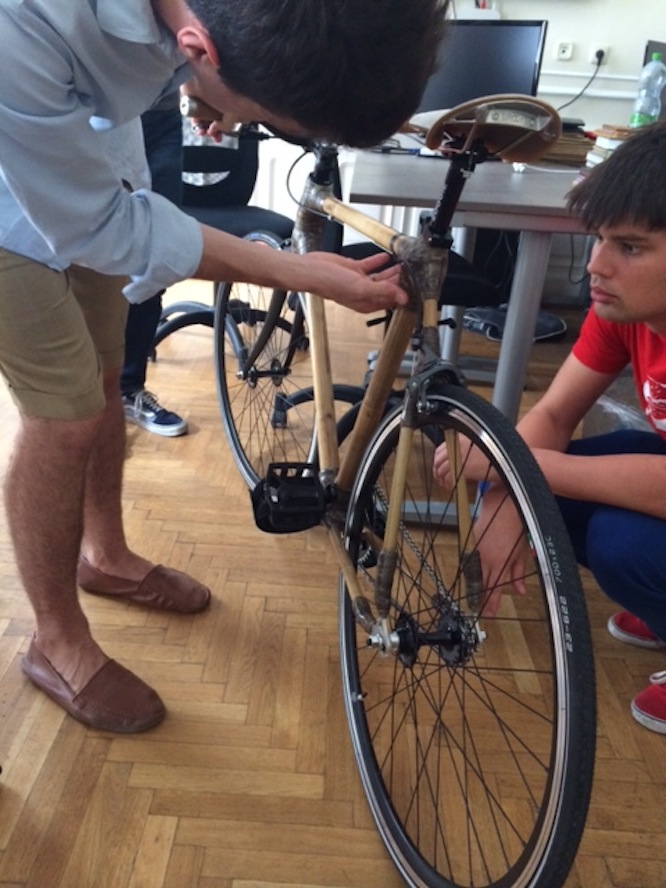 Illustration for article titled Már az ember tudatállapota is megváltozik egy bambuszbringán