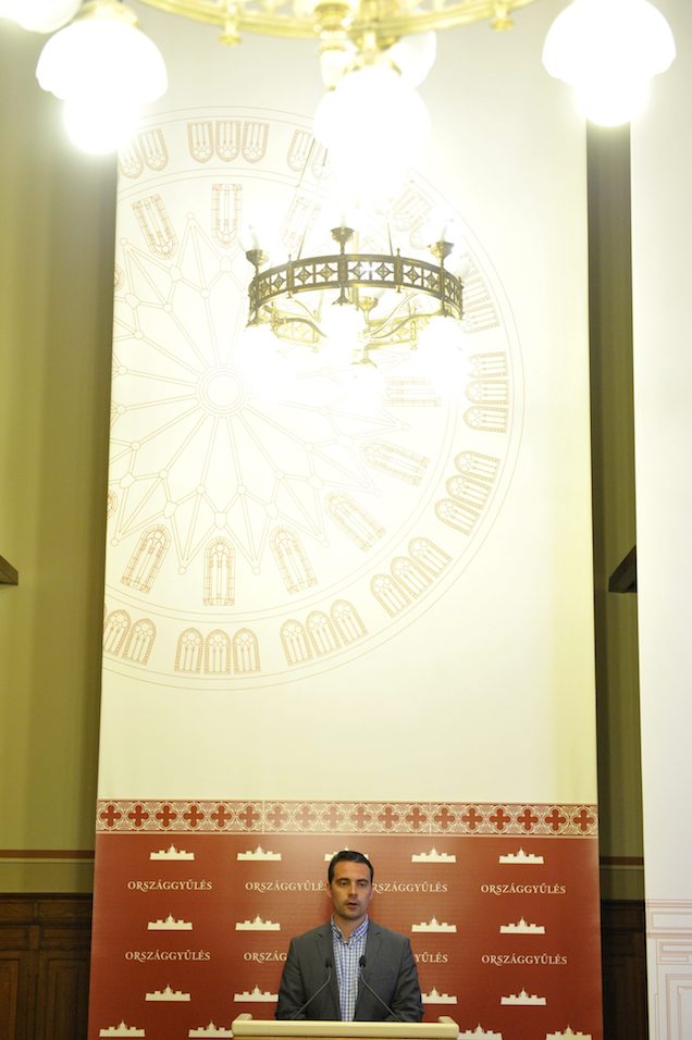 A szemem előtt néppártosodott el Vona Gábor!