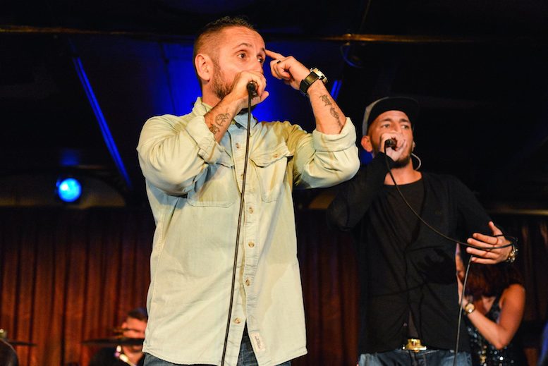 Ne minősíts parasztkám, inkább csámcsogj csak a roséfröccsön!