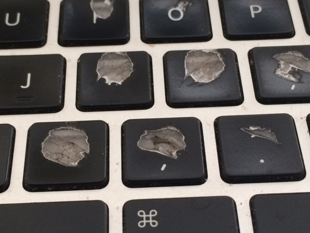 Illustration for article titled Áttörték az ujjaim a Macbook billentyűzetét