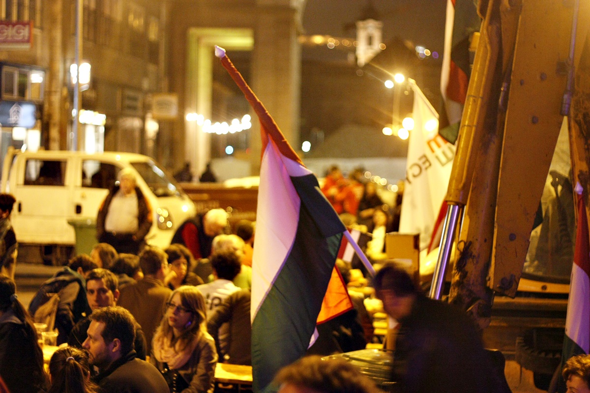 Illustration for article titled Billeg a Fidesz-kétharmad, bejut az LMP (percről percre)