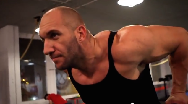 Napi szuperbulvár: Berki Izompacsirta Krisztián veri a színészeket