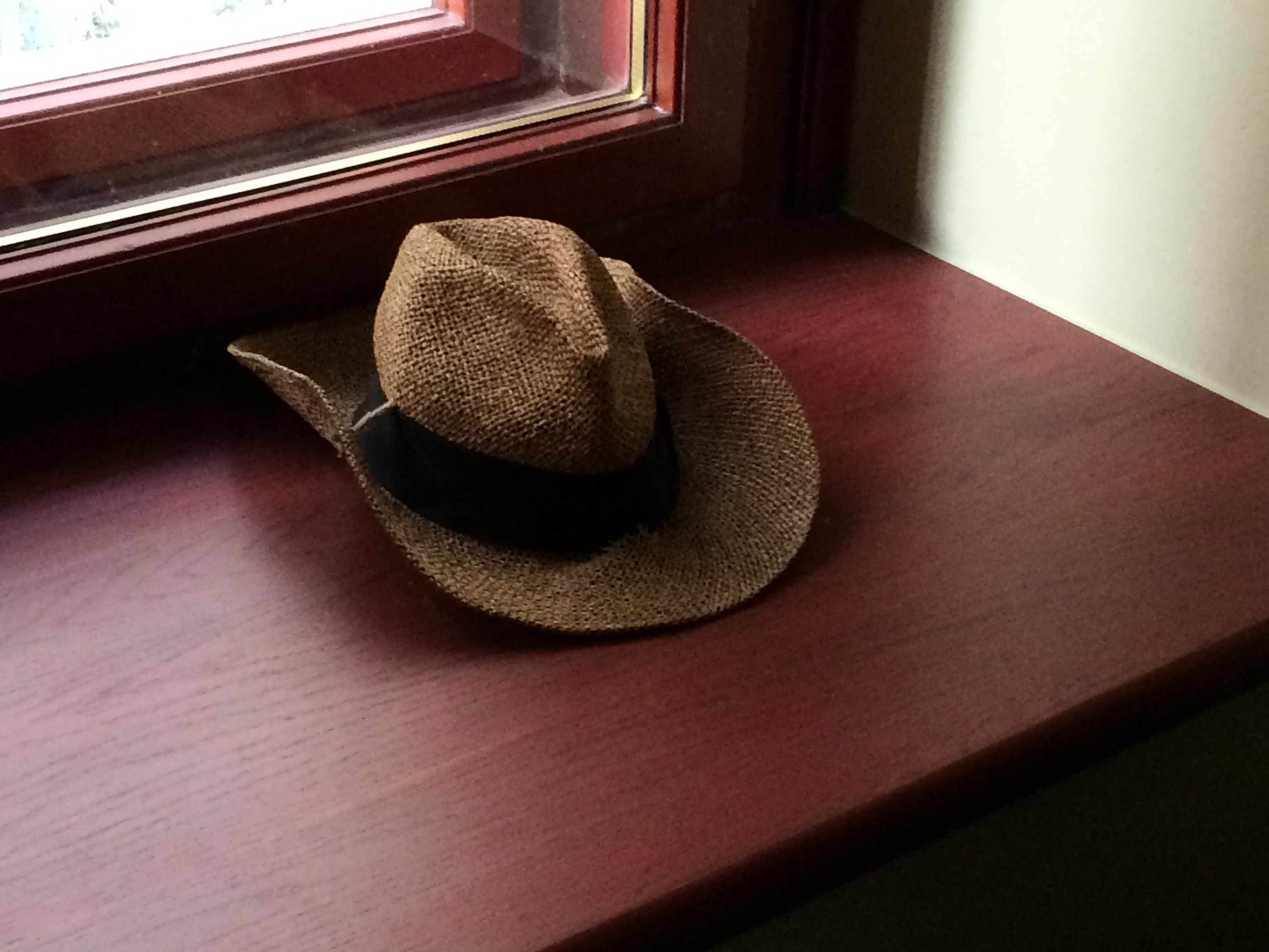 Illustration for article titled Pinaasztal mögött szivarozhat Fekete György az Aranykalickában