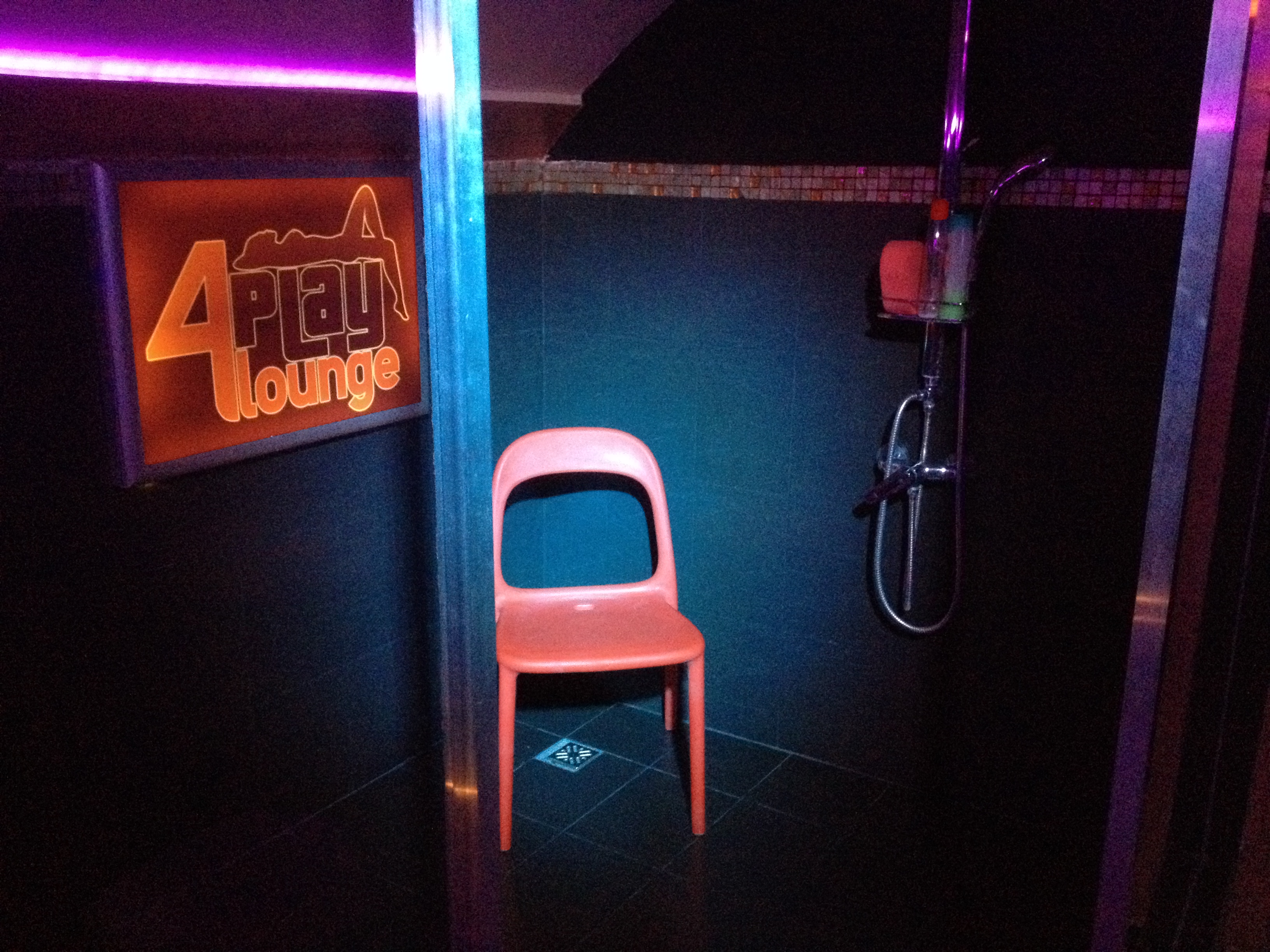 Illustration for article titled Engem azért fizetnek, hogy sztriptízbárba járjak