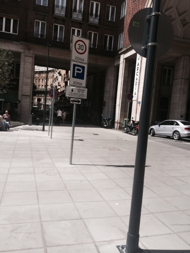 Illustration for article titled Az új Madách tér = a zsidónegyed Gázai övezete