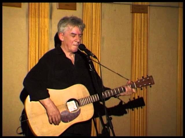 Cseh Tamás 72 éves lenne ma, a videó az utolsó önálló koncertjéből van