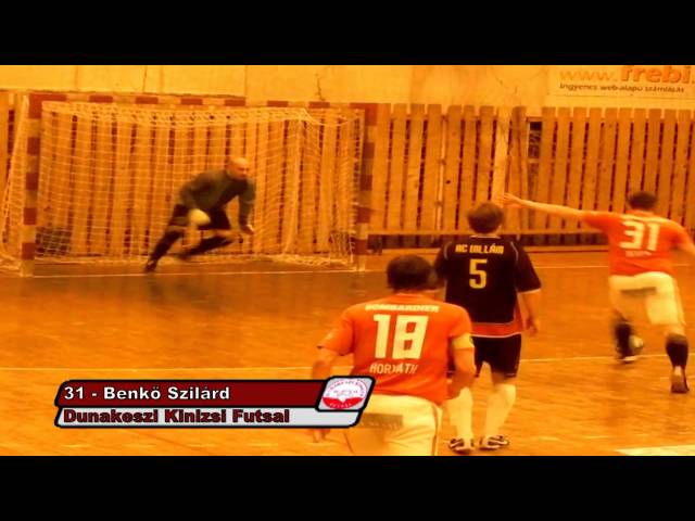 Klasszikus magyarfocis megoldással alkalmazza jobbkezét Szijjártó