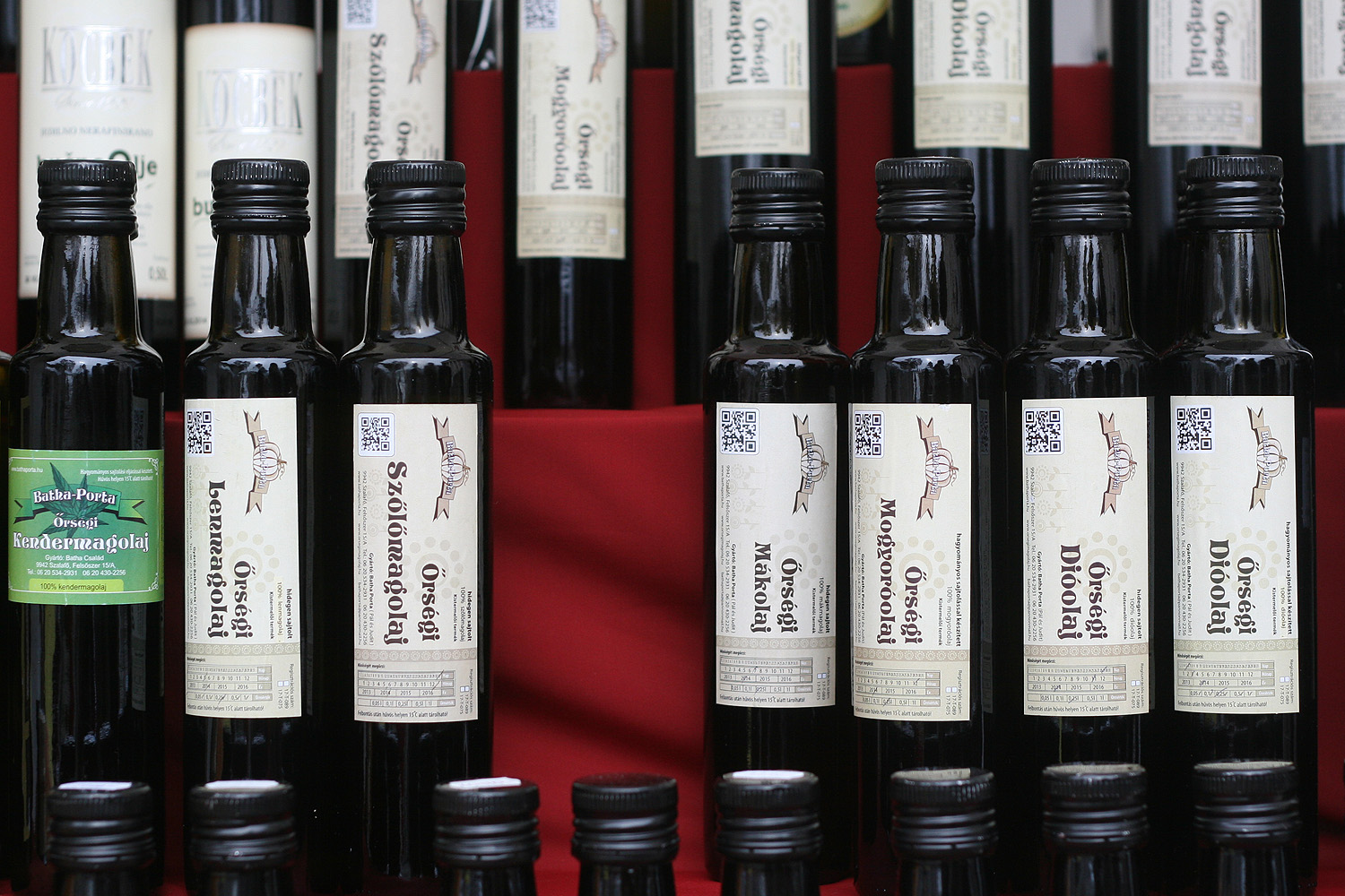 Illustration for article titled Egy ember 22 ezerért vett egy homárt, és befalta hidegen, műanyag tányérról