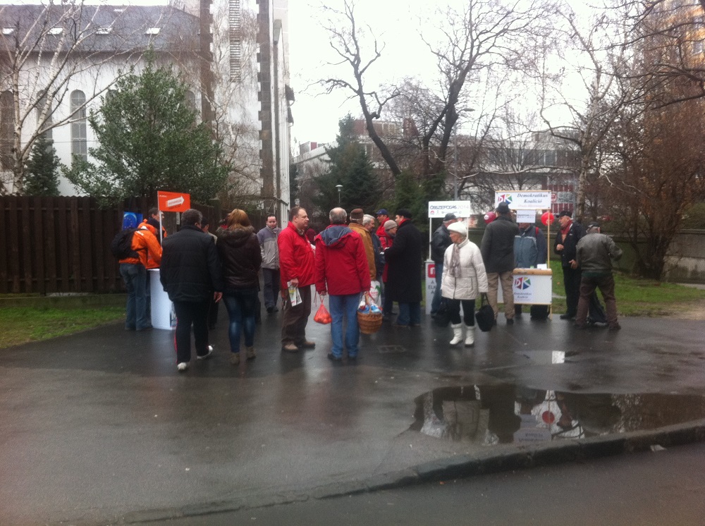 Ezek mindjárt kitépik egymás szívét