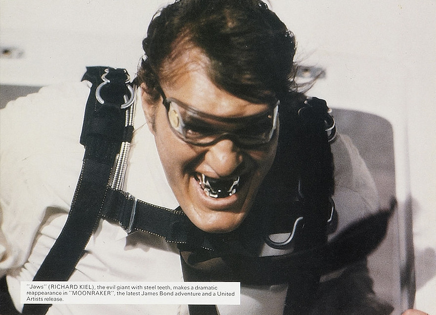 Illustration for article titled Meghalt a legijesztőbb James Bond-gonosz