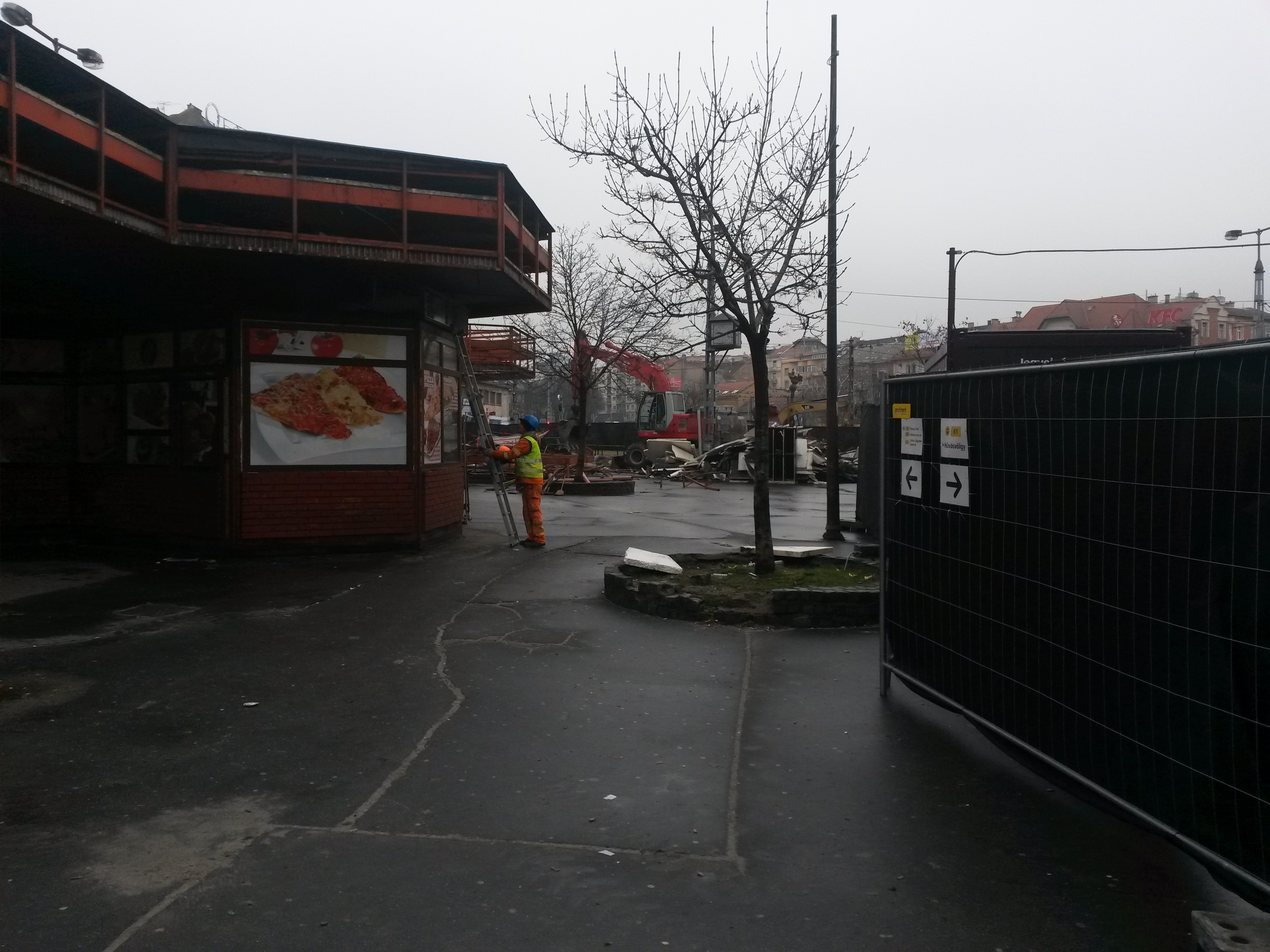 Illustration for article titled Így verik szét a Moszkva teret épp most