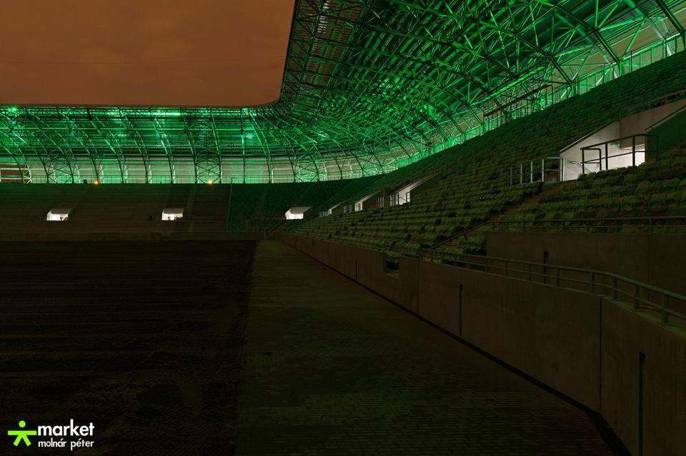 Na jó, akkor kiteszek néhány fényképet egy épülő magyar stadionról
