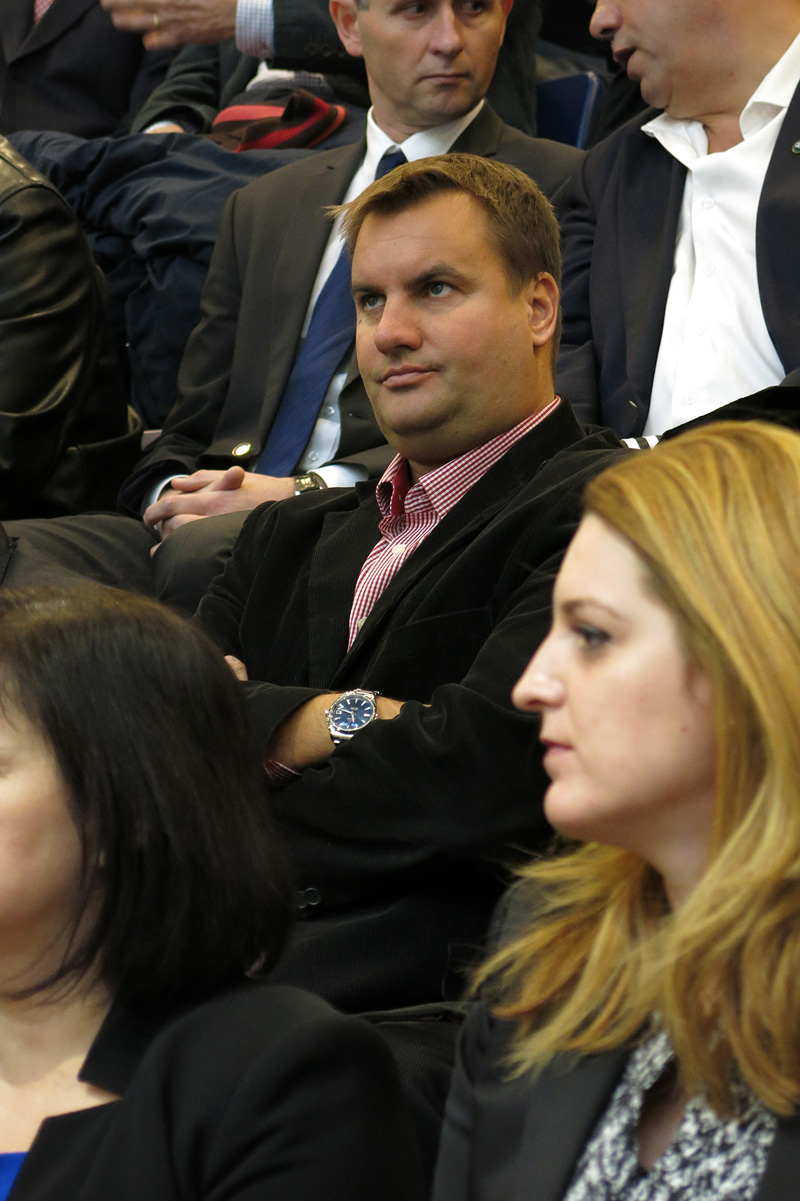 Illustration for article titled Simicskó Air István majdnem bezsákolta a kisgyereket