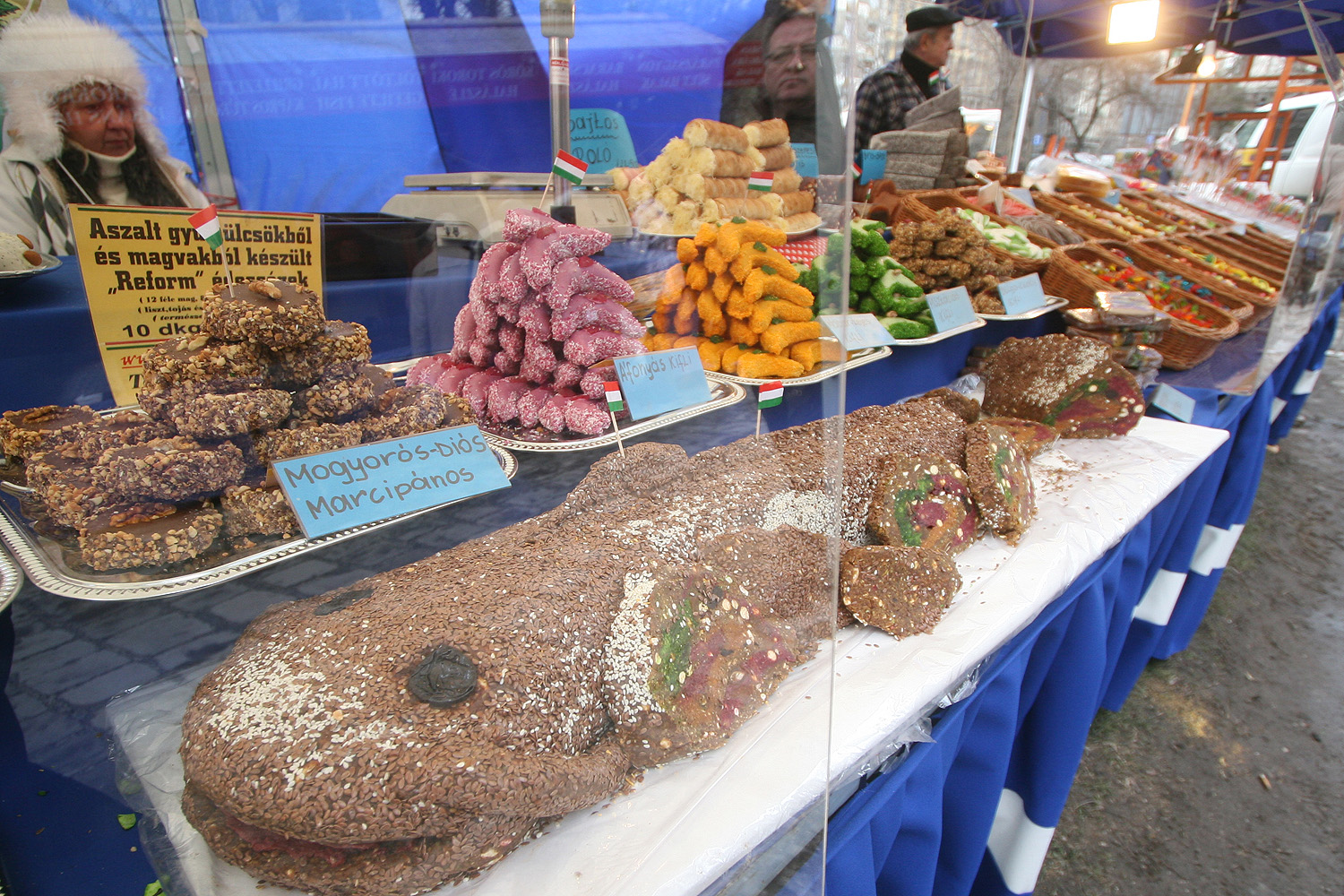 Illustration for article titled Egy ember 22 ezerért vett egy homárt, és befalta hidegen, műanyag tányérról