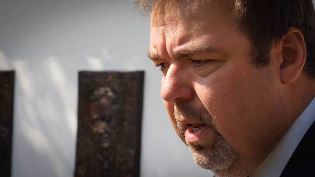 L. Simon az internetes sajtót fenyegeti