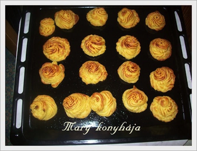 Illustration for article titled Csak polgár- és jobbágylányokat vesznek fel az Origo Zrt.-hez