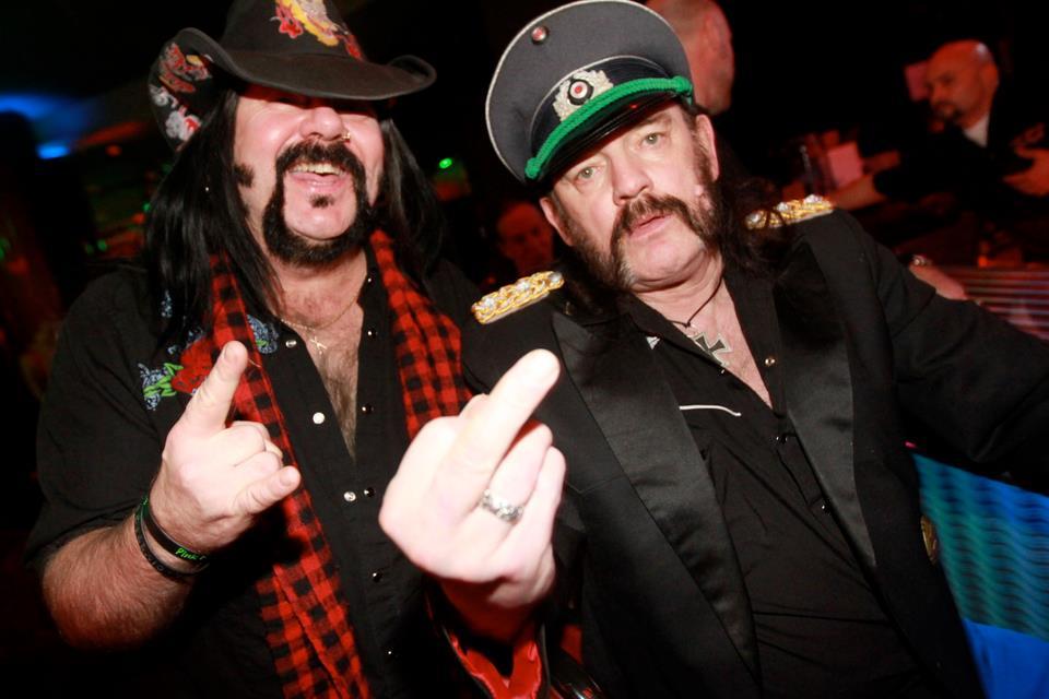 Illustration for article titled Akik miatt össze kell majd tolnia az asztalokat Lemmynek a másvilágon