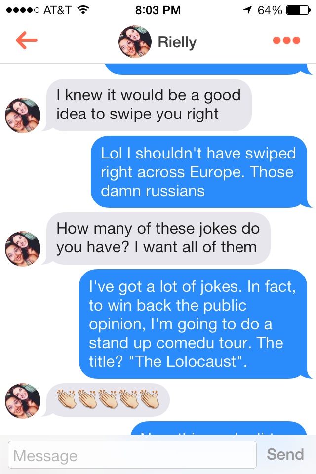 Illustration for article titled Gyilkos szóviccekkel csajozik Hitler a Tinderen