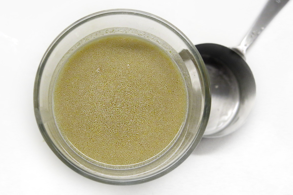 Illustration for article titled Lehet élni a disztópikus jövő takonyszínű csodaételén, de érdemes is?