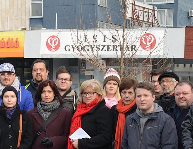 Illustration for article titled Nézd, hol emlékeztek meg a megölt kollégákról a szombathelyi újságírók!