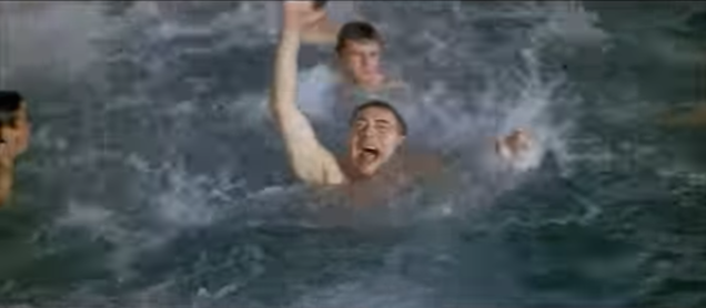 Botrány lett a fideszes Bástya elvtárs úszásából