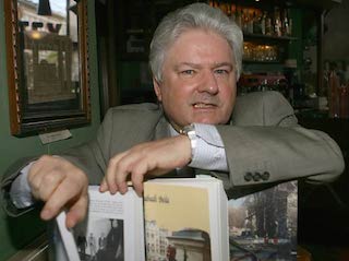 Illustration for article titled Simon Gábor egyszer majd ír egy könyvet