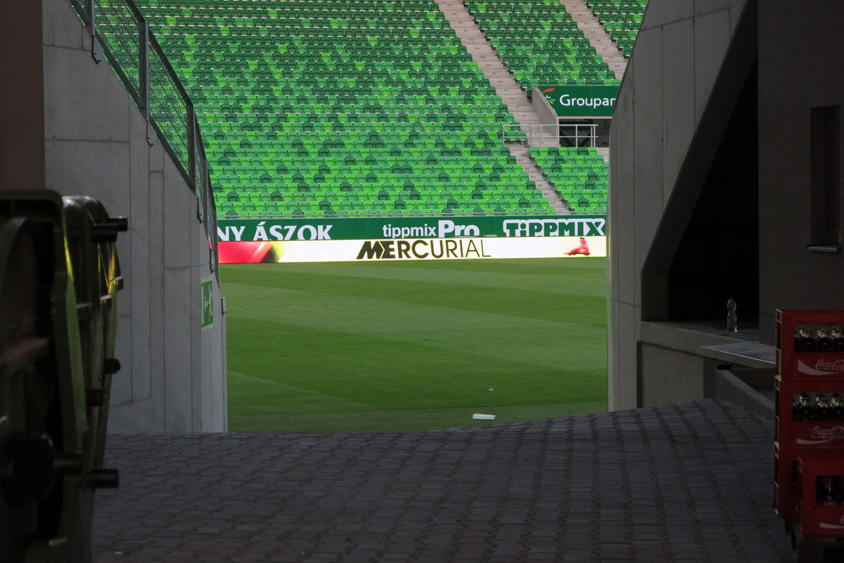 Illustration for article titled Mit gondoltok, az RTL Klub vagy a TV2 fog hirdetni a Fradi-stadionban?