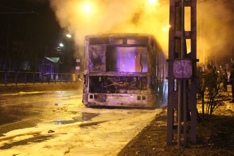 Illustration for article titled El sem hinnéd, milyen látványosan tud égni egy budai busz