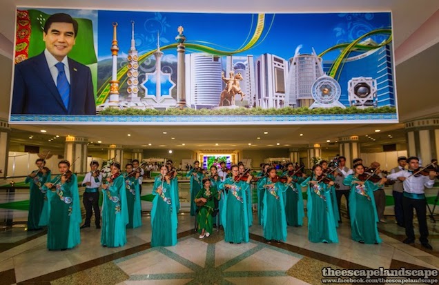 Illustration for article titled Mukinyúl egy hatalom ez a Türkmenisztán, nem diktatúra