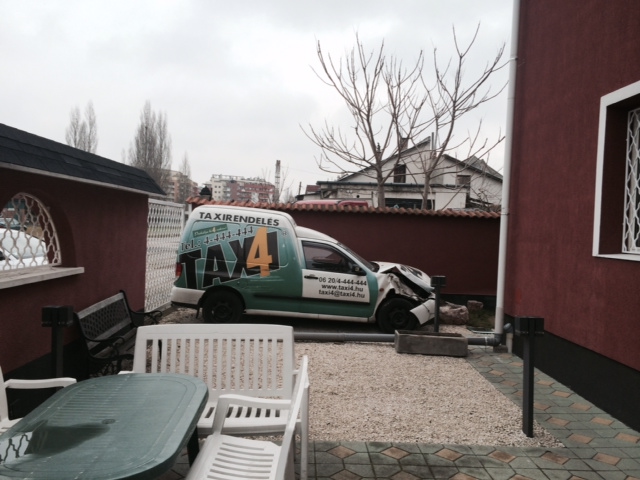 Az Über Taxi központjában jártam. Igen: Über, Ü-vel