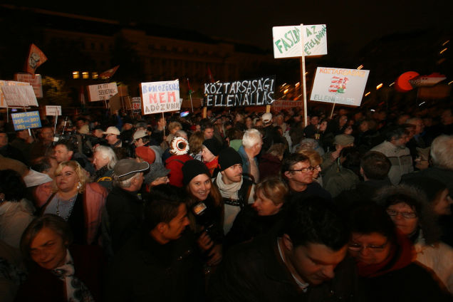 A Hír Tv rúgja be újra a tüntetések motorját?