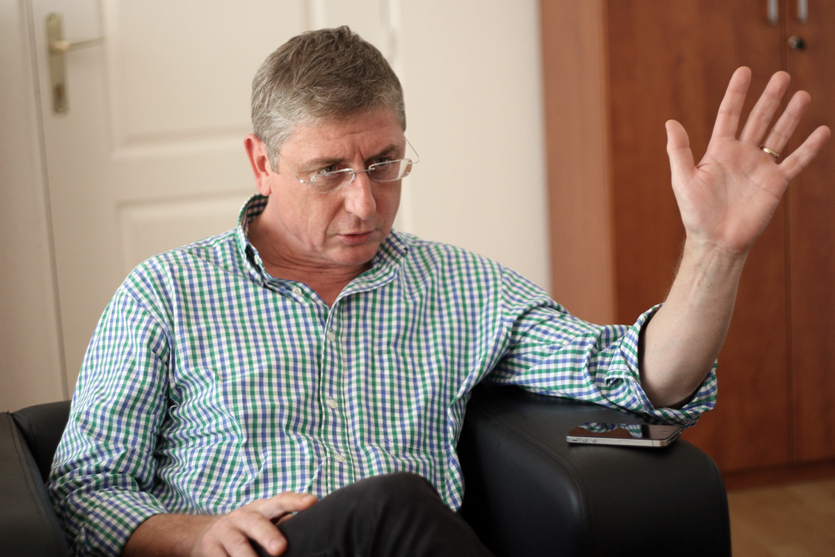 Illustration for article titled Pokoli nagy dolog miniszterelnöknek lenni – Gyurcsány Ferenc a Cinknek